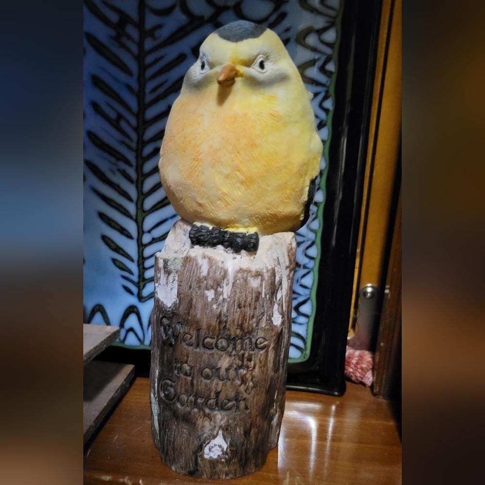 Cute Yellow Bird "Welcome To Our Garden" Statue Resin 7.5"